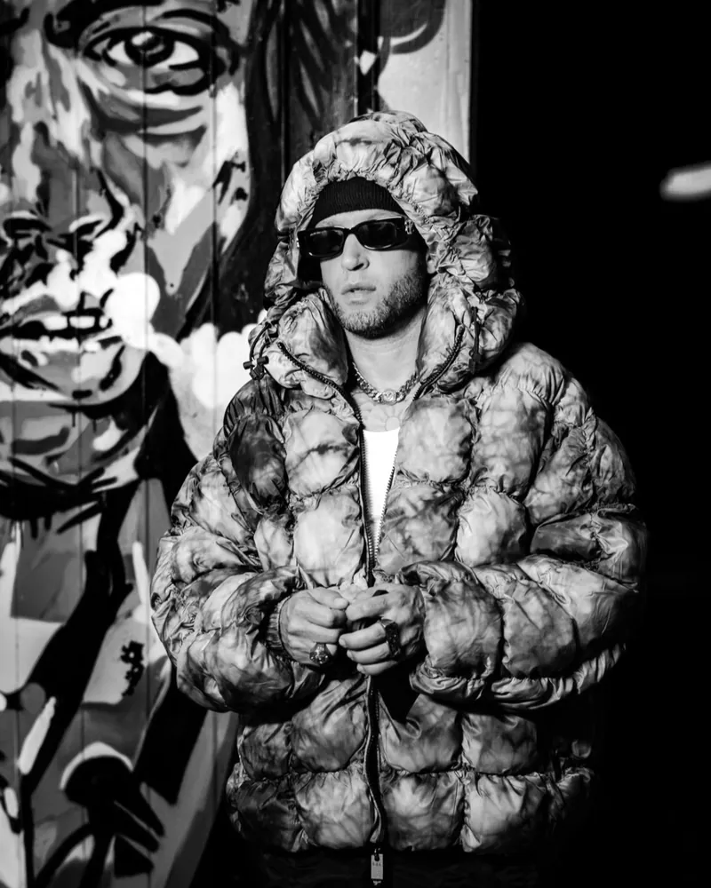 B-Live 24/7, press photo