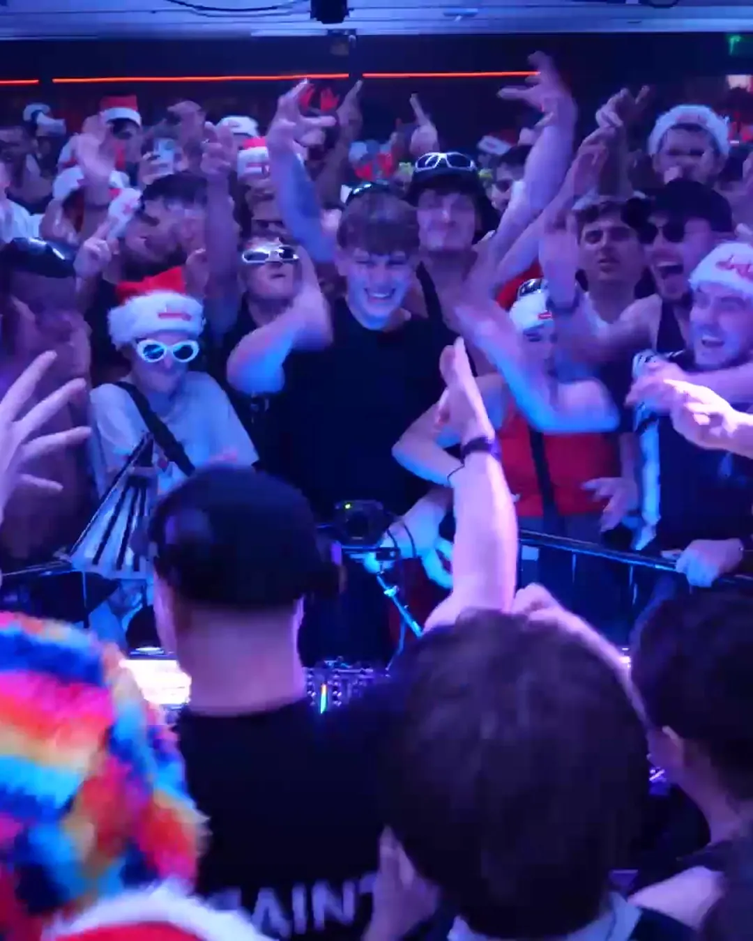 DnB Allstars 360° Christmas Special: crowd in Santa hats pressed around the 360 decks