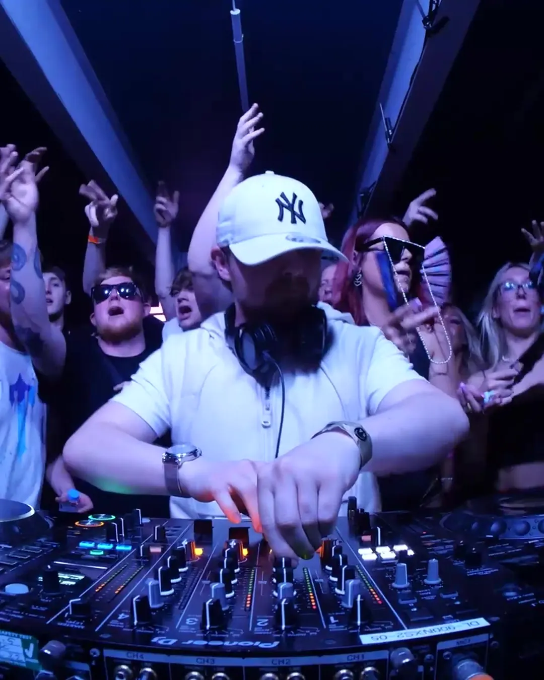 DnB Allstars 360° w/ Serum: DJ in a NY cap mixing with the crowd shouting behind